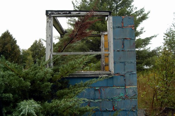 Lakes Drive-In Theatre - Ticket Booth (newer photo)